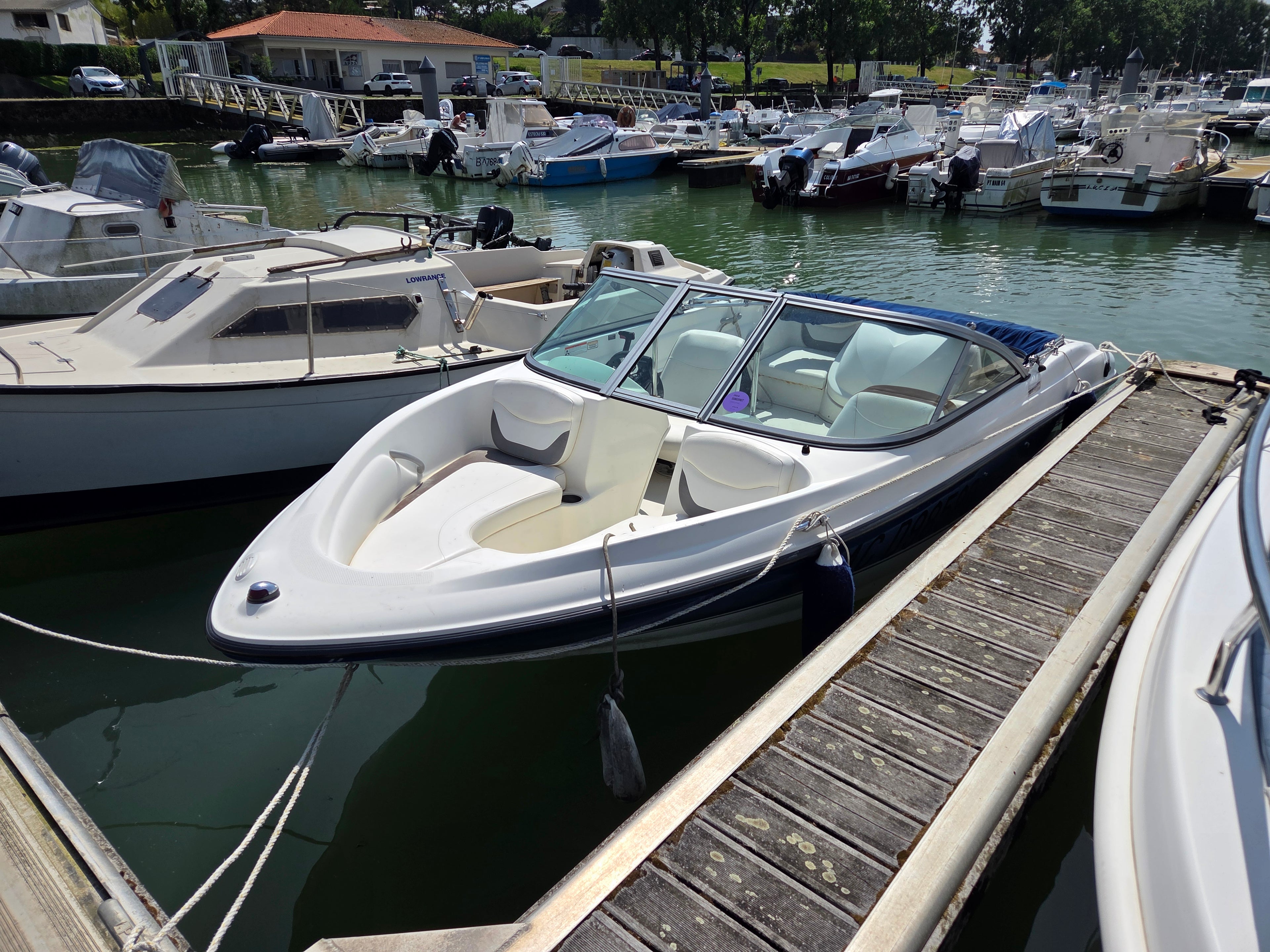 Location bateau avec ou sans permis  Bayliner 111GT à Biarritz Anglet Bayonne – Bateau 6 personnes 150ch