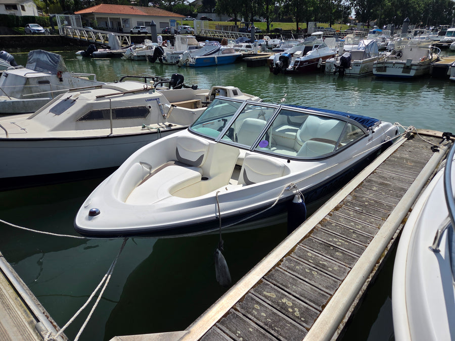 Bateau en navigation côte basque – spécialiste location nautique Anglet Biarritz Bayonne