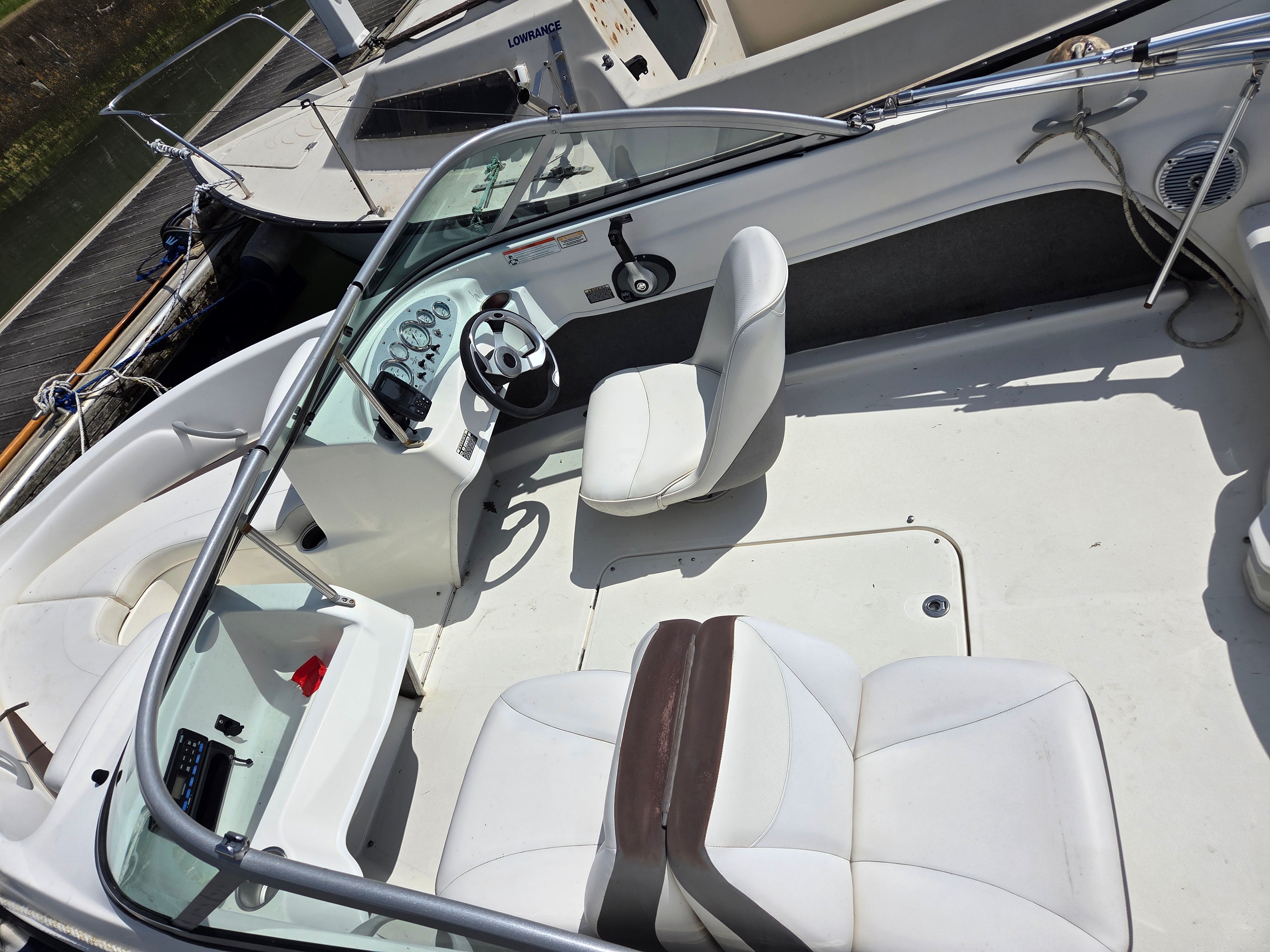 Location bateau avec ou sans permis  Bayliner 111GT à Biarritz Anglet Bayonne – Bateau 6 personnes 150ch