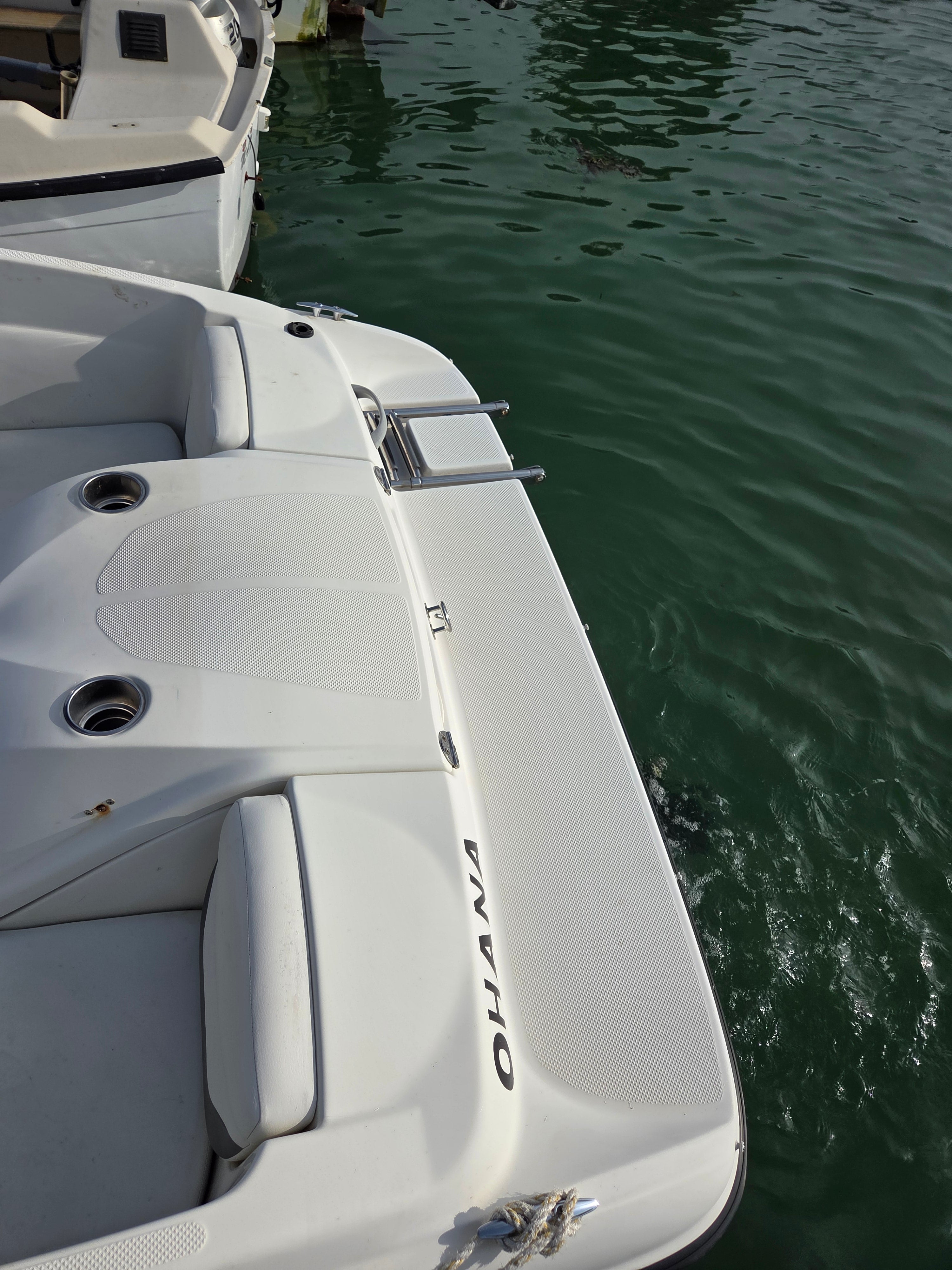 Location bateau avec ou sans permis  Bayliner 111GT à Biarritz Anglet Bayonne – Bateau 6 personnes 150ch