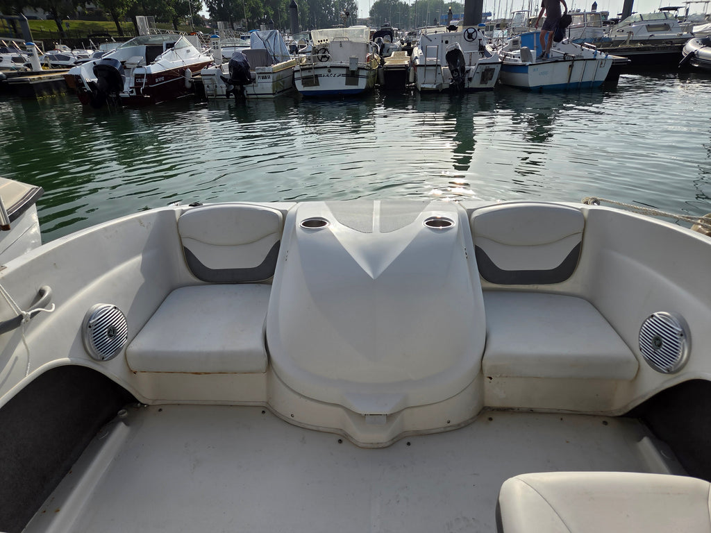 Location bateau avec ou sans permis  Bayliner 111GT à Biarritz Anglet Bayonne – Bateau 6 personnes 150ch