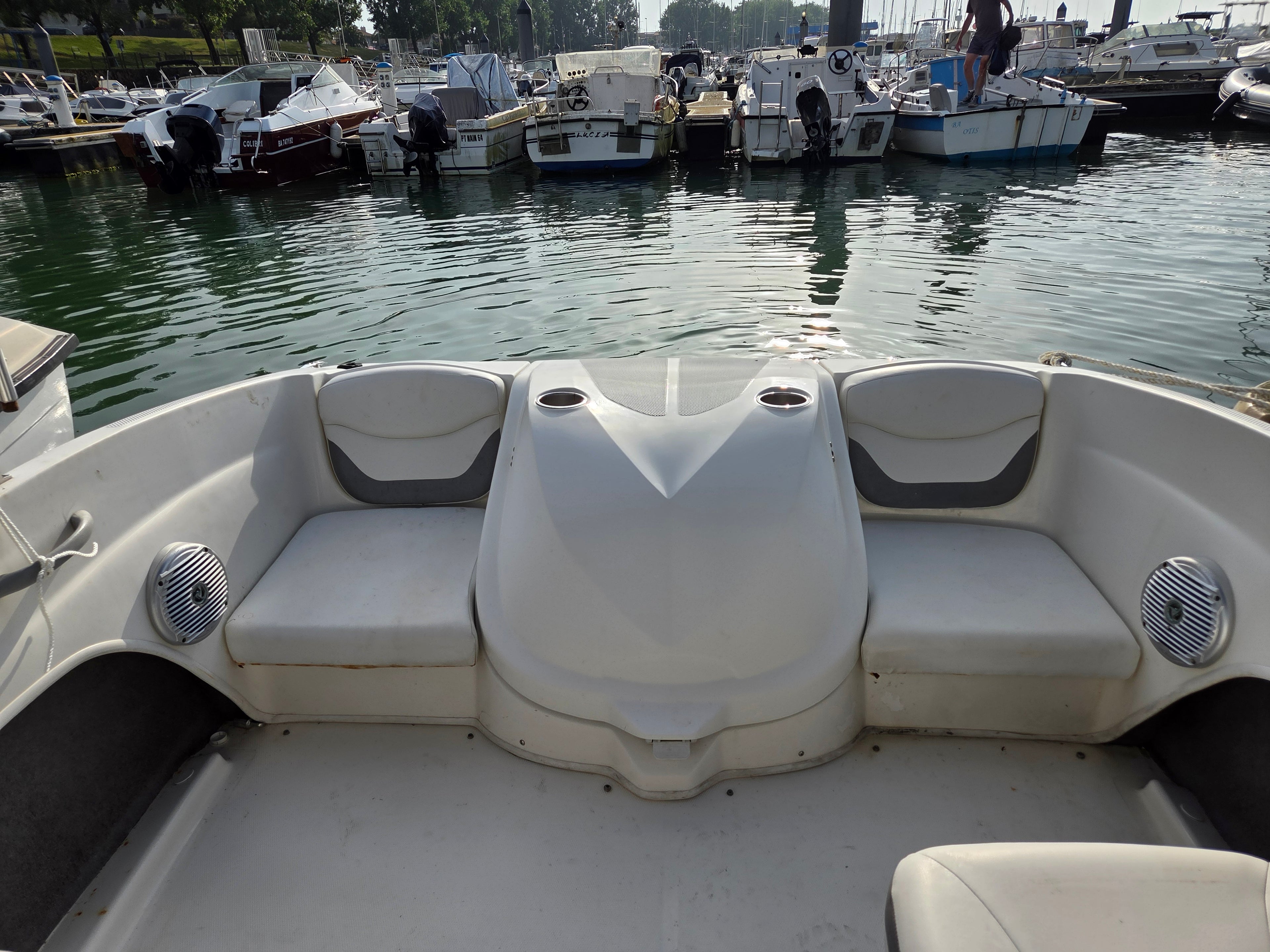 Location bateau avec ou sans permis  Bayliner 111GT à Biarritz Anglet Bayonne – Bateau 6 personnes 150ch