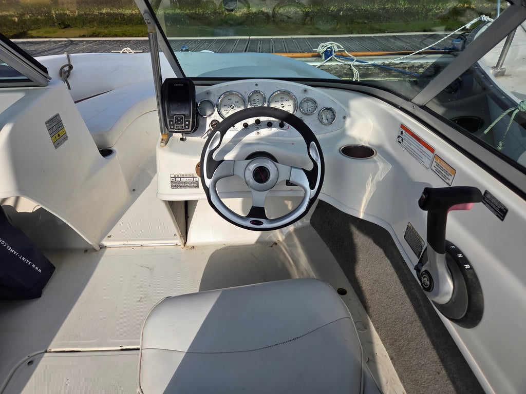 Location bateau avec ou sans permis  Bayliner 111GT à Biarritz Anglet Bayonne – Bateau 6 personnes 150ch
