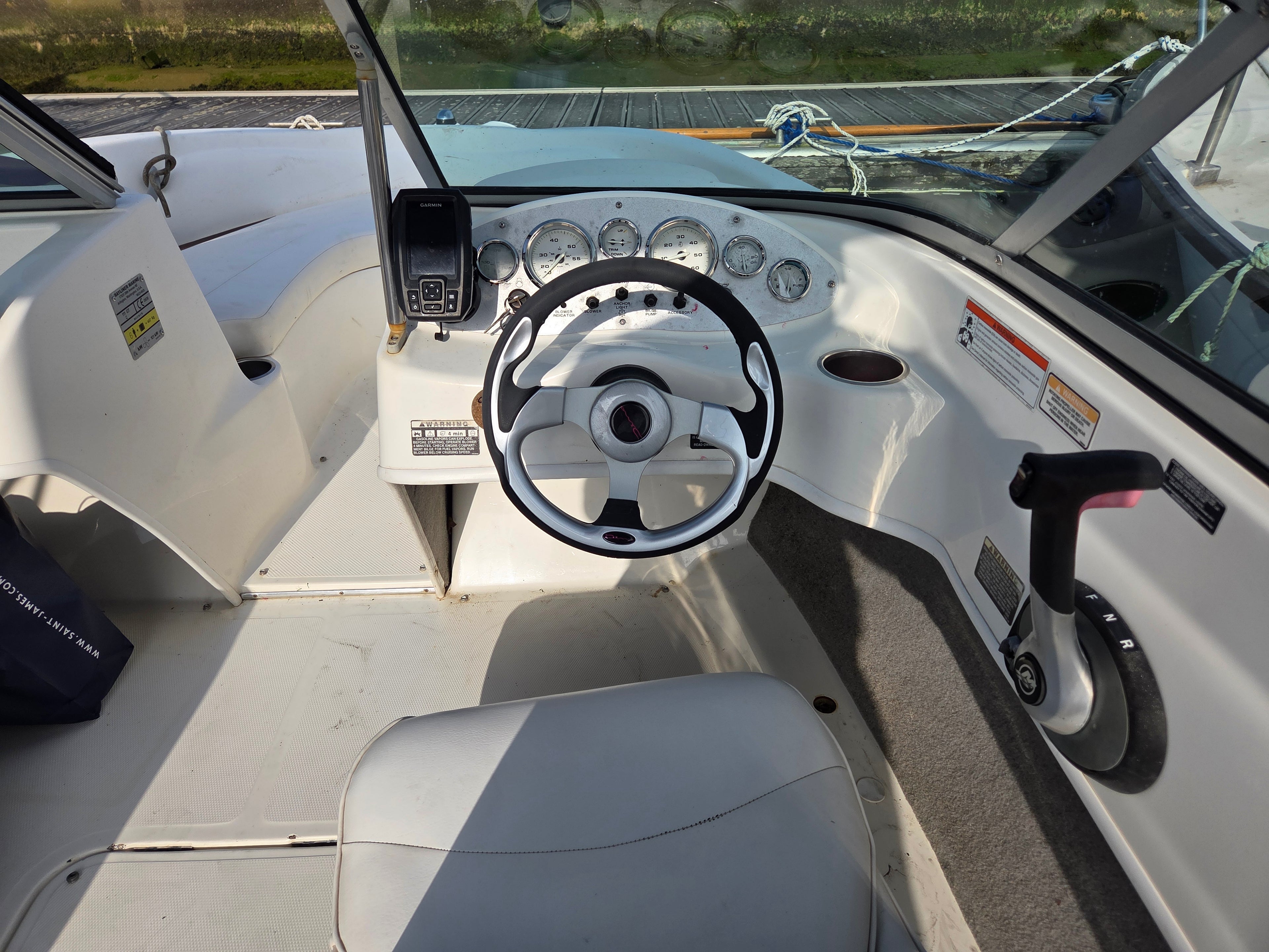 Location bateau avec ou sans permis  Bayliner 111GT à Biarritz Anglet Bayonne – Bateau 6 personnes 150ch