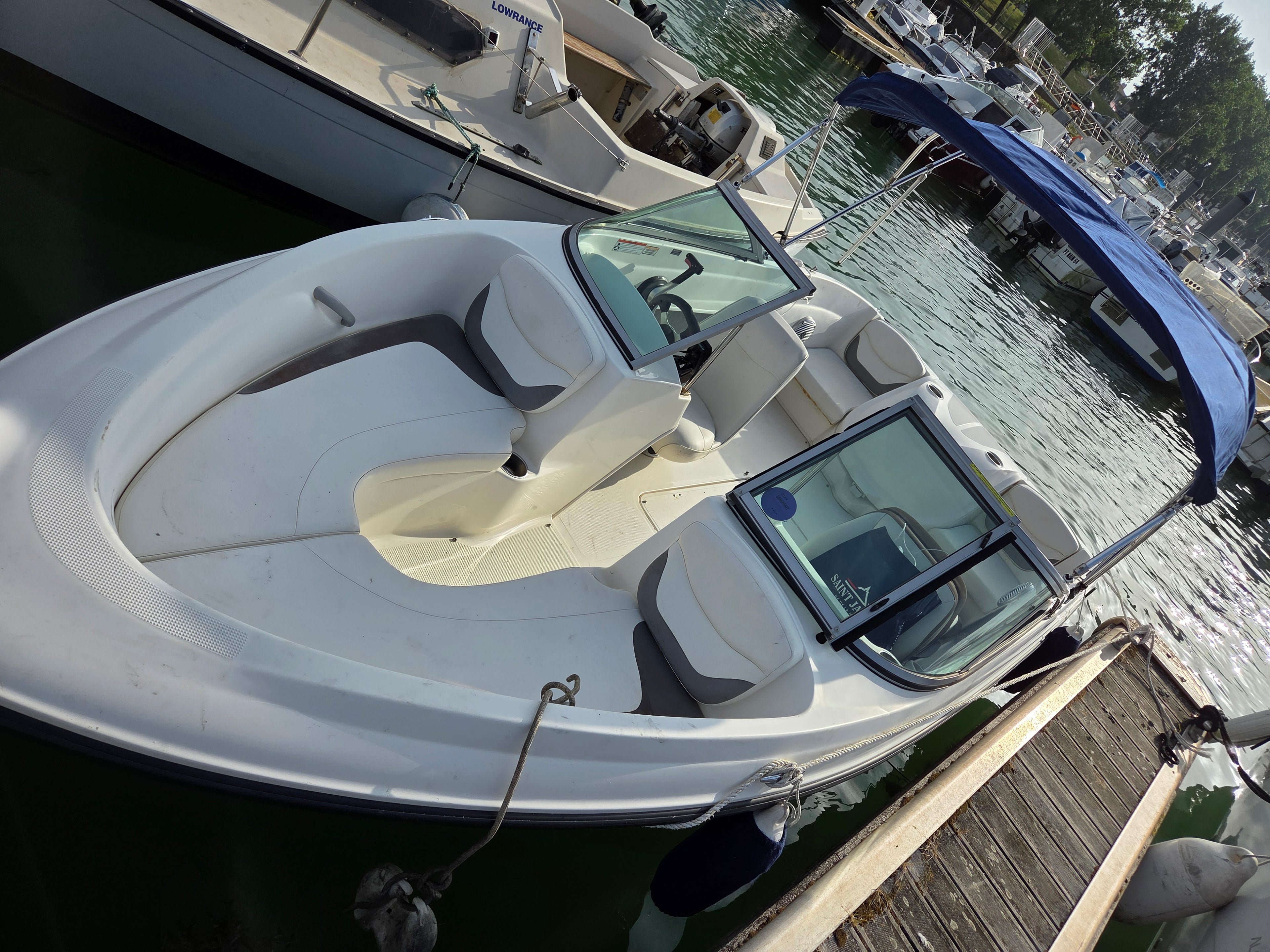 Location bateau avec ou sans permis  Bayliner 111GT à Biarritz Anglet Bayonne – Bateau 6 personnes 150ch